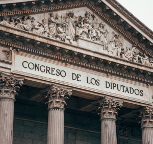 Subida del Salario Mínimo a 1.184 Euros: Implicaciones en el Mercado Laboral